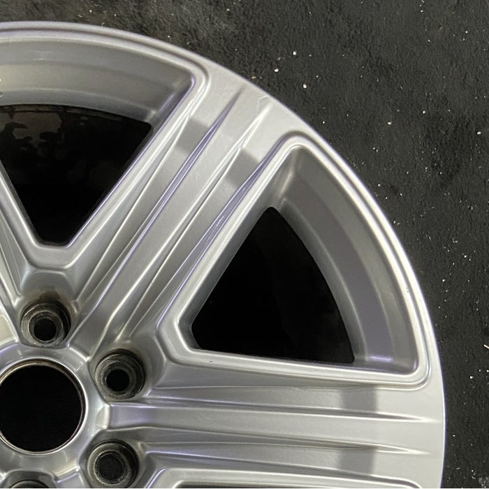 20" EXPEDITION 18-19 20x8.5 6 spoke Original OEM Wheel Rim - Close-Up Detail