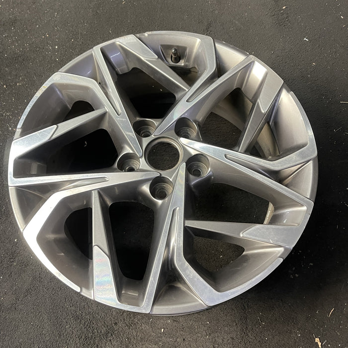17" SONATA 20 gasoline, 17x7 Original OEM Wheel Rim - Close-Up Detail