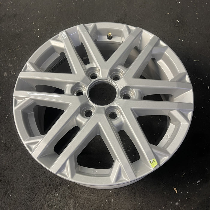 18" SEQUOIA 23-24 18x7.5, 6 double spoke, silver Original OEM Wheel Rim - Close-Up Detail