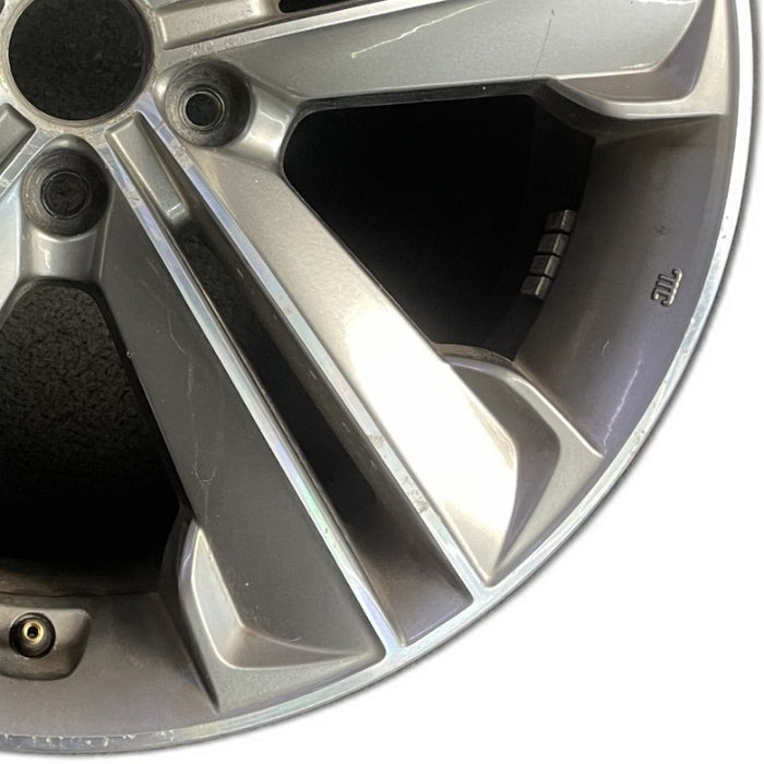19" SANTA FE 13-16 19x7.5 alloy 10 spoke 3.3L LWB Original OEM Wheel Rim - Close-Up Detail