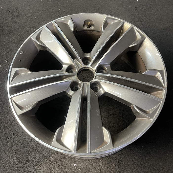 19" SANTA FE 13-16 19x7.5 , 3.3L , w/o Original OEM Wheel Rim - Close-Up Detail