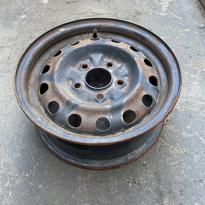 14" MAZDA 626 98-02 14x5.5 Original OEM Wheel Rim - Close-Up Detail