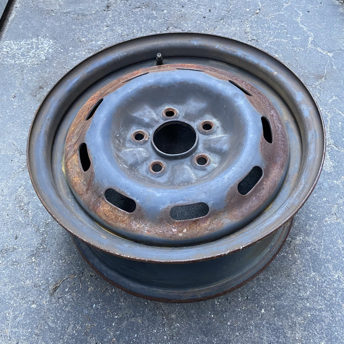 15" INFINITI I30 96-99 15x6 Original OEM Wheel Rim - Close-Up Detail
