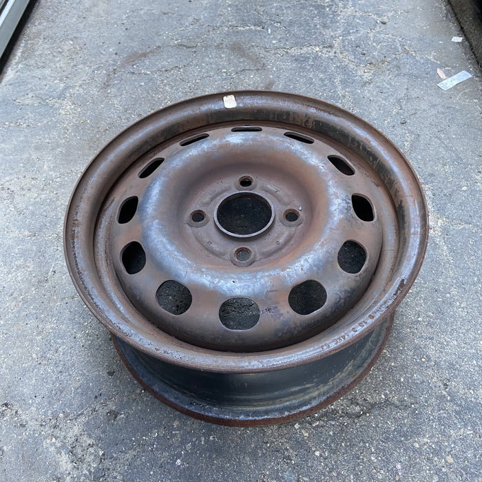 14" CONTOUR 95-97 14x5.5, steel Original OEM Wheel Rim - Close-Up Detail