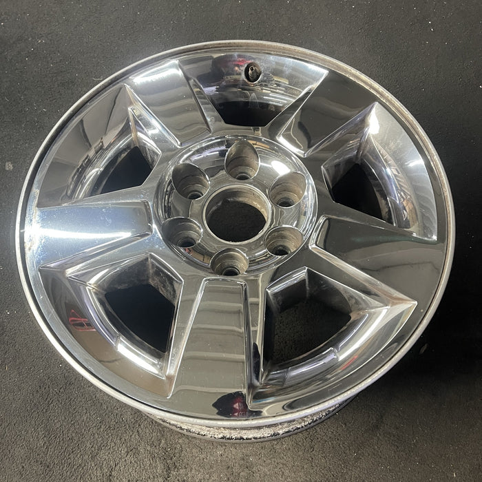 18" AVALANCHE 1500 09-10 18x8", , exposed lug nuts Original OEM Wheel Rim - Close-Up Detail