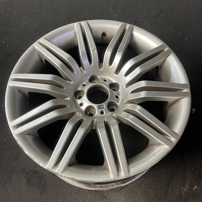 19" BMW 525i 04-07 19x9.5 , 10 double spoke Original OEM Wheel Rim - Close-Up Detail