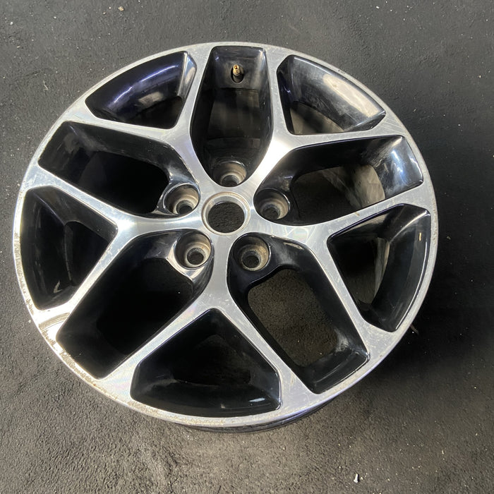 18" LACROSSE 16 18x8, 5 Y spoke Original OEM Wheel Rim - Close-Up Detail