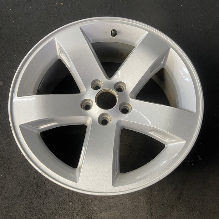 18" CHARGER 06 18x7.5, 5 spoke, w/o indented spokes Original OEM Wheel Rim - Close-Up Detail