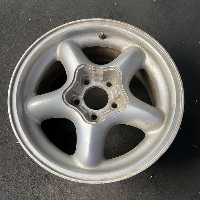 16" MUSTANG 94-96 16x7.5 Original OEM Wheel Rim - Close-Up Detail