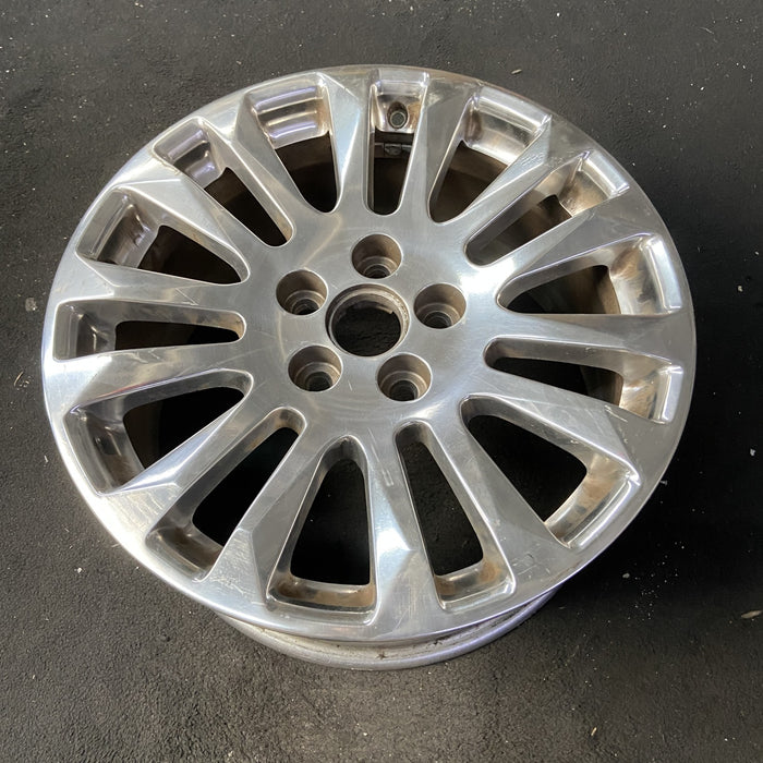 18" CTS 10 18x8.5 , 14 spoke, polished Original OEM Wheel Rim - Close-Up Detail