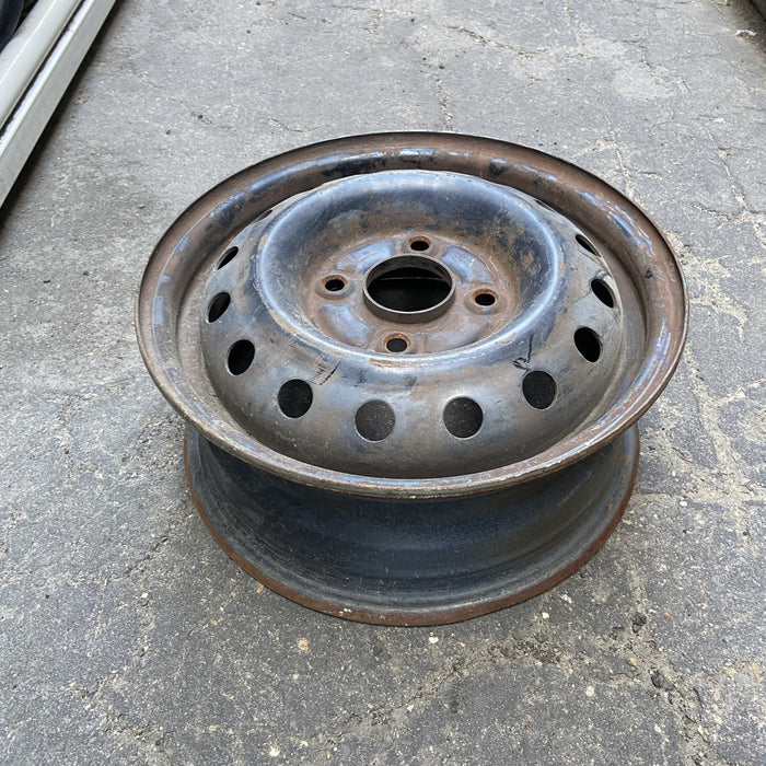 14" ACCORD 90-97 14x5, steel Original OEM Wheel Rim - Close-Up Detail