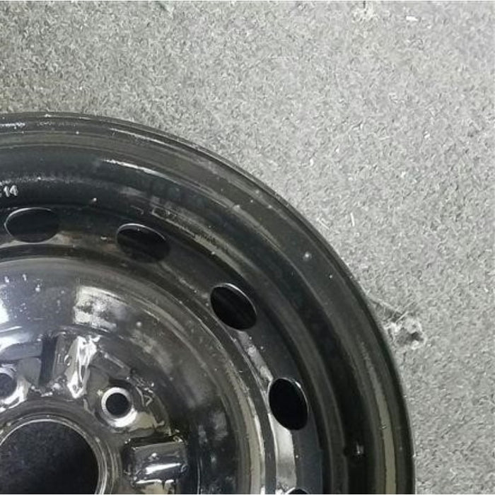 14" CAMRY 00 14x5.5 Original OEM Wheel Rim - Close-Up Detail