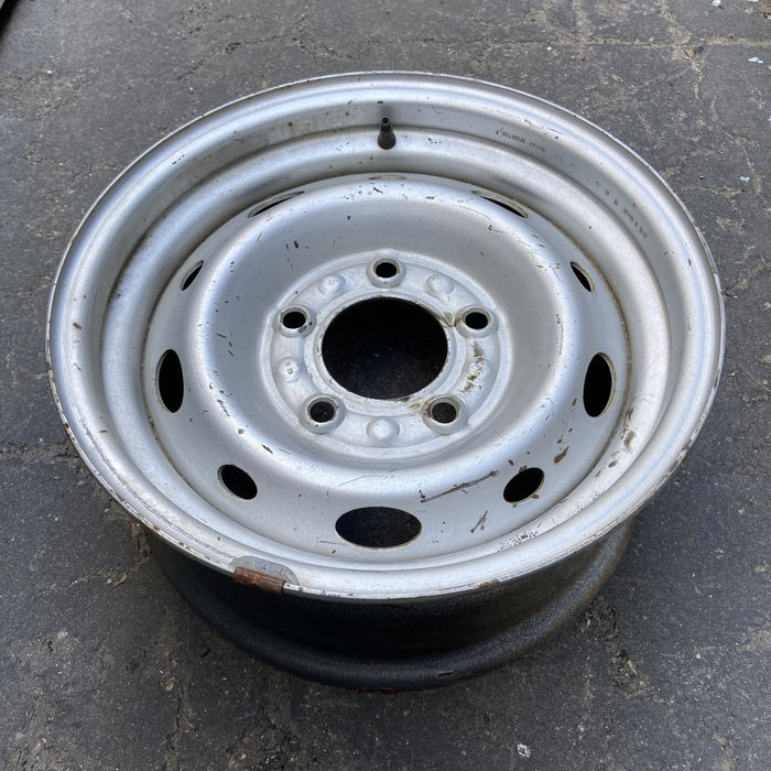 15" DODGE 1500 VAN 98-03 15x6.5, 10 hole Original OEM Wheel Rim - Close-Up Detail