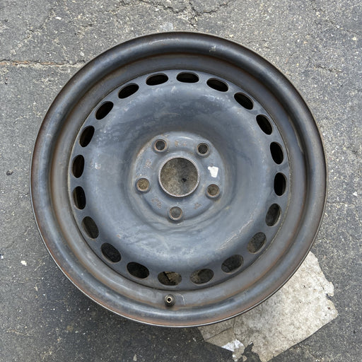 15" PASSAT 01 from VIN 050000, 15x6 Original OEM Wheel Rim - Angle View