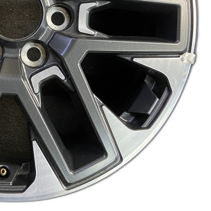 20" SEQUOIA 23-25 20x8 open spoke 6 spoke machined face with black pockets - Close-Up Detail