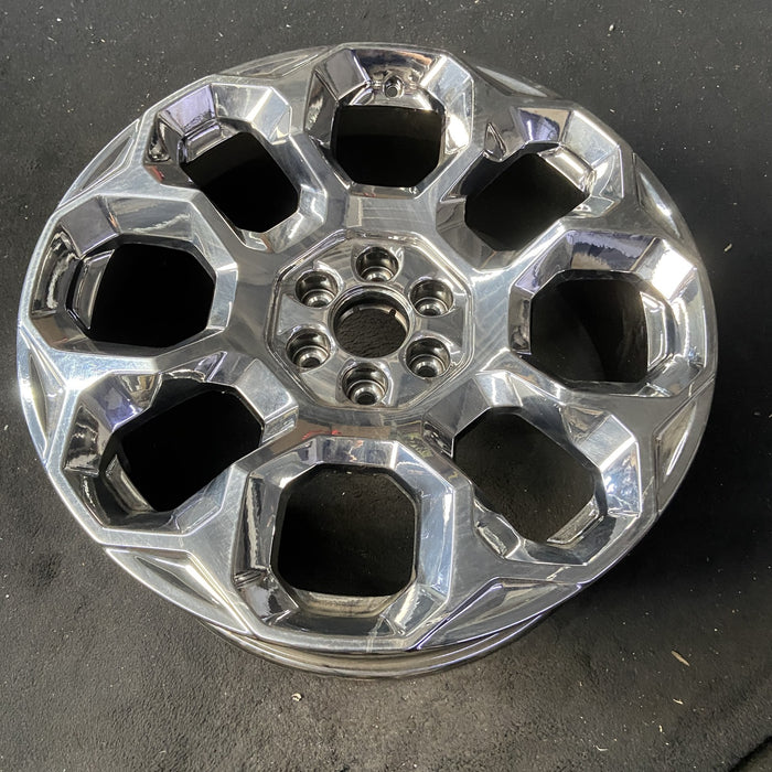 24" SUBURBAN 1500 25 24x9.5, 8 holes, bright chrome Original OEM Wheel Rim - Close-Up Detail