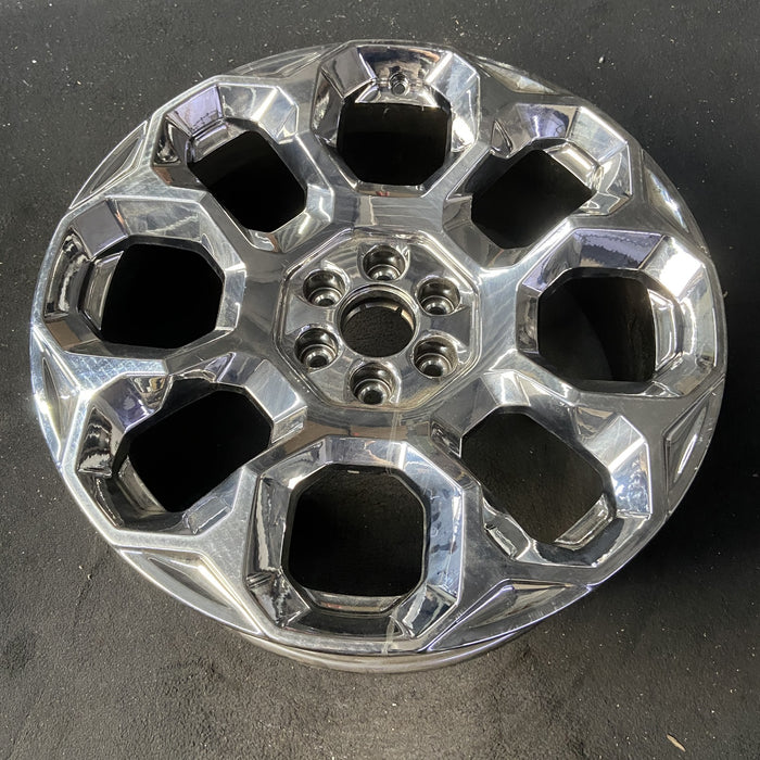 24" SUBURBAN 1500 25 24x9.5, 8 holes, bright chrome Original OEM Wheel Rim - Close-Up Detail