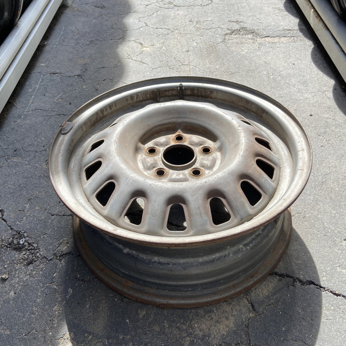 15" CAMRY 88-91 15x5.5 , steel Original OEM Wheel Rim - Close-Up Detail