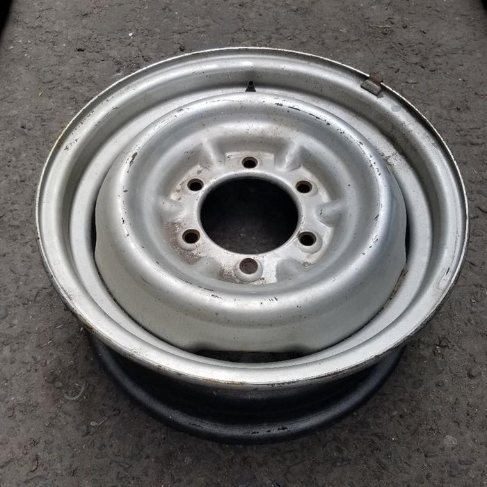 15" 4 RUNNER 86-88 15x6 silver Deluxe Original OEM Wheel Rim - Close-Up Detail