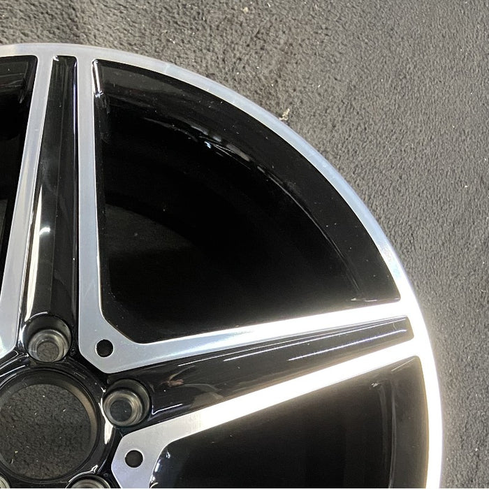 18" MERCEDES C-CLASS 15 205 Type; Sdn C400 5 spoke 18x7.5 black accents - Close-Up Detail