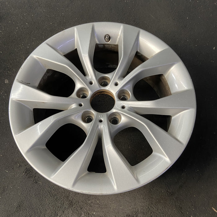17" BMW X1 12-15 17x7.5, alloy, 5 spoke, V spoke, flat spoke edge Original OEM - Close-Up Detail