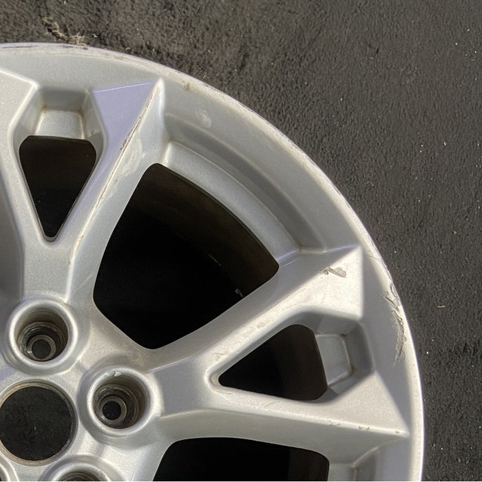 18" MAXIMA 12-14 18x8 alloy 5 V spokes flat spoke bright silver Original OEM - Close-Up Detail
