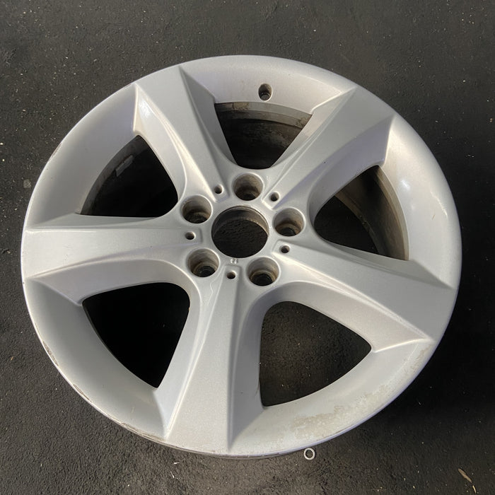 18" BMW X5 07-13 18x8.5 , 5 spoke, flat spoke Original OEM Wheel Rim - Close-Up Detail