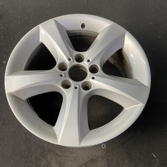 18" BMW X5 07-13 18x8.5 , 5 spoke, flat spoke Original OEM Wheel Rim - Close-Up Detail