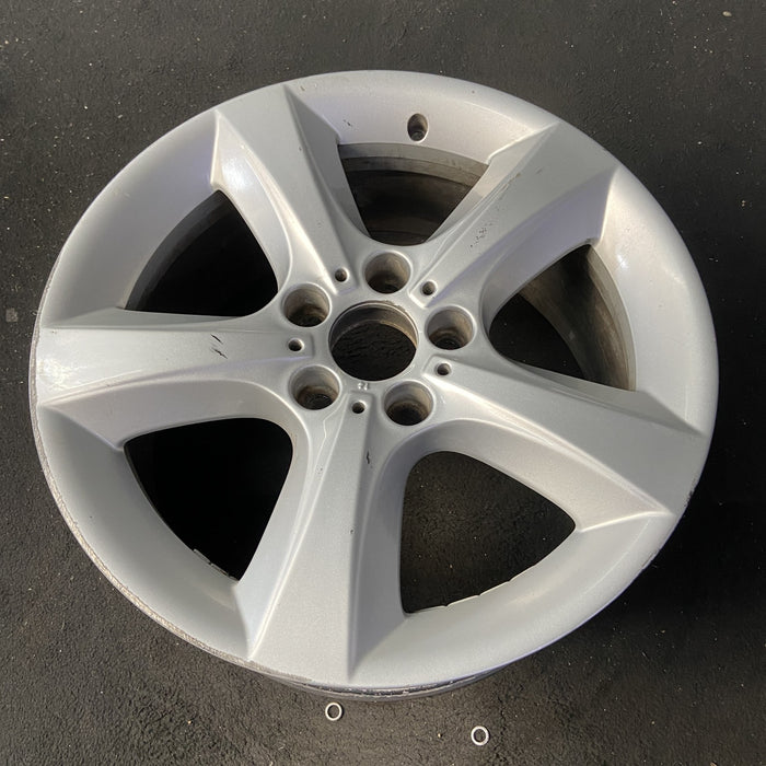 18" BMW X5 07-13 18x8.5 , 5 spoke, flat spoke Original OEM Wheel Rim - Close-Up Detail