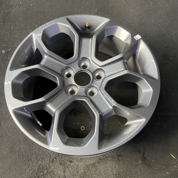 17" MAVERICK PICKUP 22-25 17x7, 5 Y spoke, raised center spokes Original OEM - Close-Up Detail