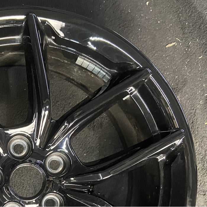 19" MUSTANG 24-25 19x8.5 5 spoke U spoke black Original OEM Wheel Rim - Close-Up Detail
