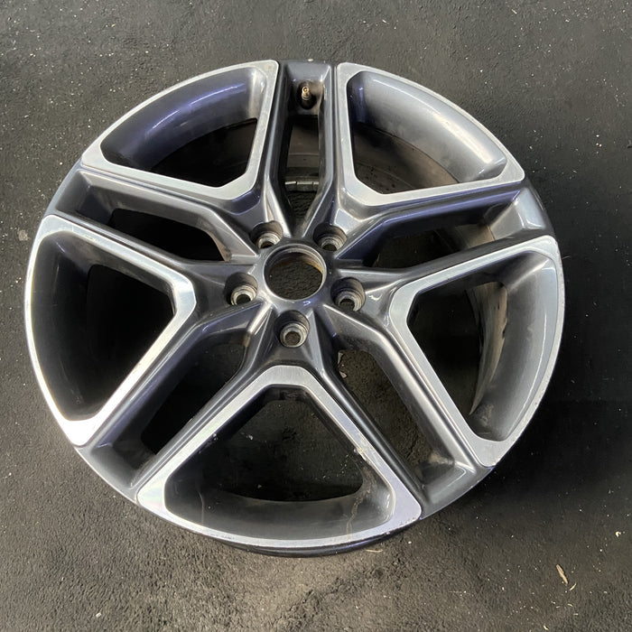 19" VELOSTER 19-21 19x8 Original OEM Wheel Rim - Close-Up Detail