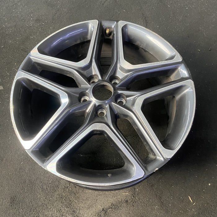 19" VELOSTER 19-21 19x8 Original OEM Wheel Rim - Close-Up Detail