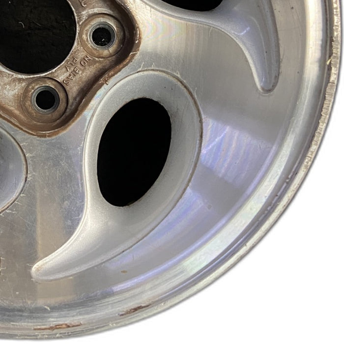 15" EXPLORER 95 15x7 aluminum 5 ovals Original OEM Wheel Rim - Close-Up Detail