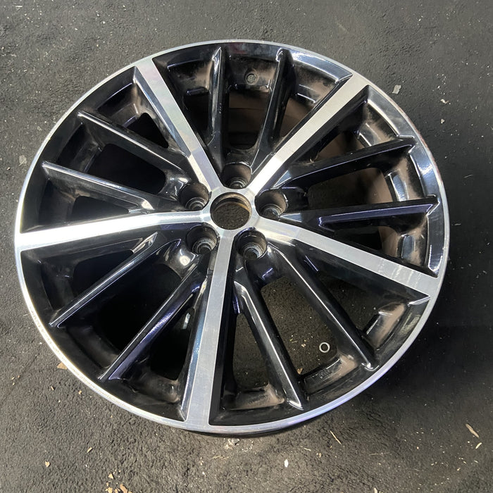 18" 86 19-20 18x7.5 , 15 spoke Original OEM Wheel Rim - Close-Up Detail