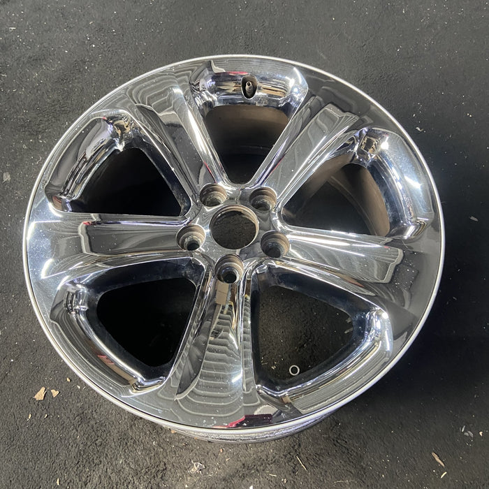 18" CHARGER 11-13 18x7.5, 5 spoke, chrome clad Original OEM Wheel Rim - Close-Up Detail