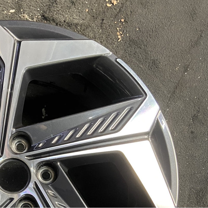 19" TUCSON 22-24 gasoline 19x7.5 alloy 5 split spoke Original OEM Wheel Rim - Close-Up Detail
