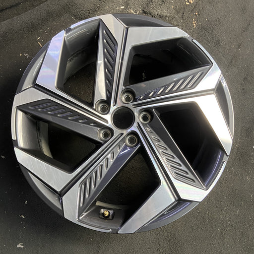 19" TUCSON 22-24 gasoline, 19x7.5 , 5 split spoke, w/o Original OEM Wheel Rim - Angle View