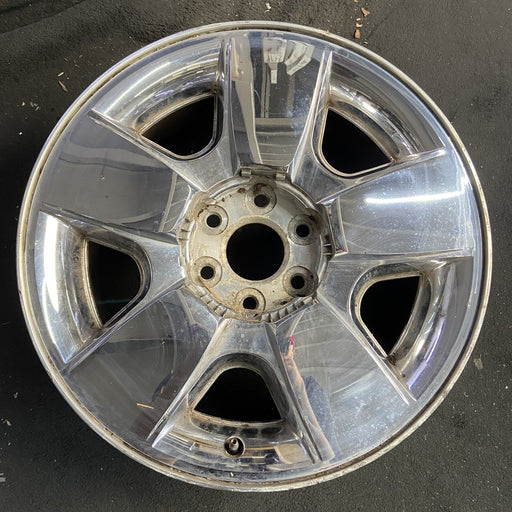 20" AVALANCHE 1500 09-11 20x8.5, 5 spoke, covered lug nuts, flat spoke Original - Angle View