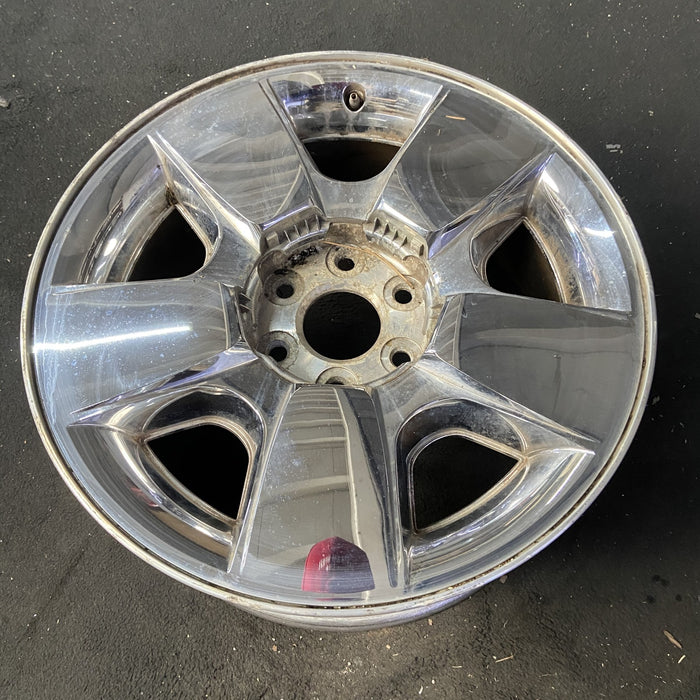 20" AVALANCHE 1500 09-11 20x8.5, 5 spoke, covered lug nuts, flat spoke Original - Close-Up Detail