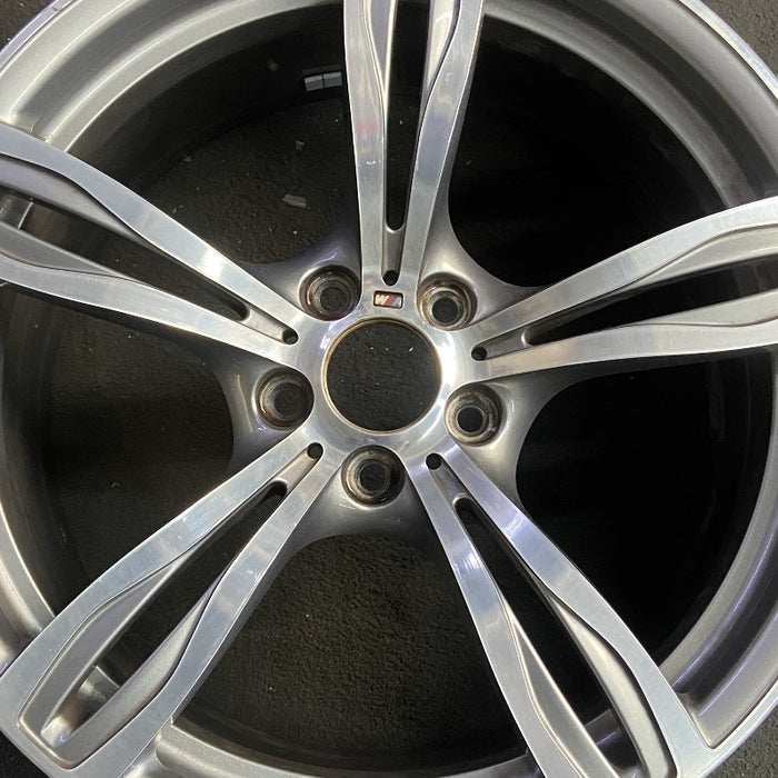20" BMW M5 12-16 20x9 alloy 5 double spoke frt narrow opening in spoke silver - Angle View