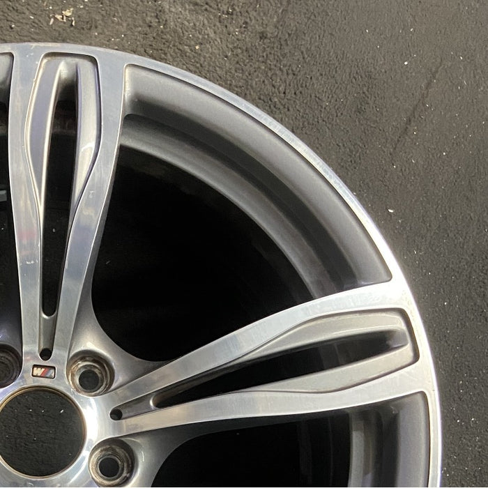 20" BMW M5 12-16 20x9 alloy 5 double spoke frt narrow opening in spoke silver - Close-Up Detail