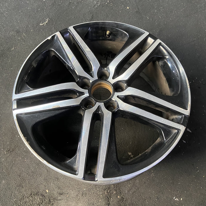 19" ACCORD 16-17 19x8 , factory Original OEM Wheel Rim - Close-Up Detail
