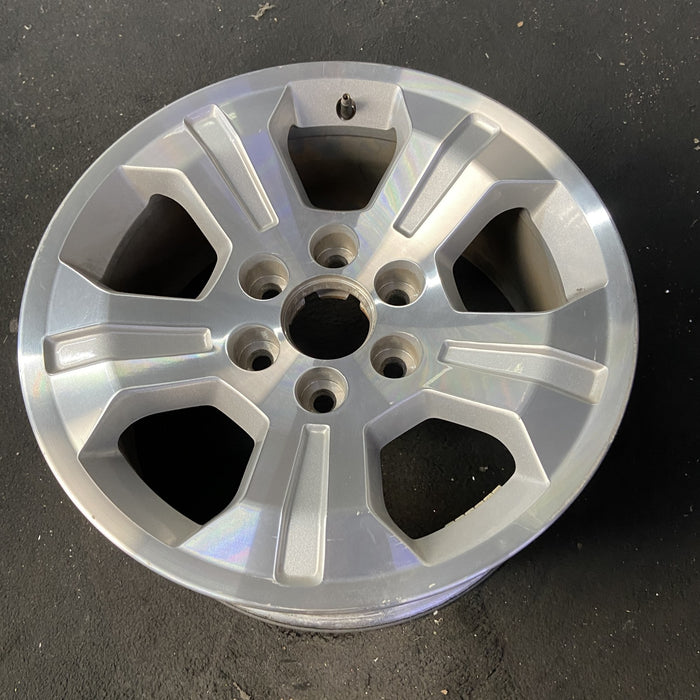 18" SIERRA 1500 PICKUP 19 classic , 18x8.5, 5 spoke, single, natural Original - Close-Up Detail
