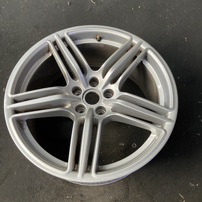 19" PORSCHE MACAN 19 19x8.5 , 5 triple spoke Original OEM Wheel Rim - Close-Up Detail