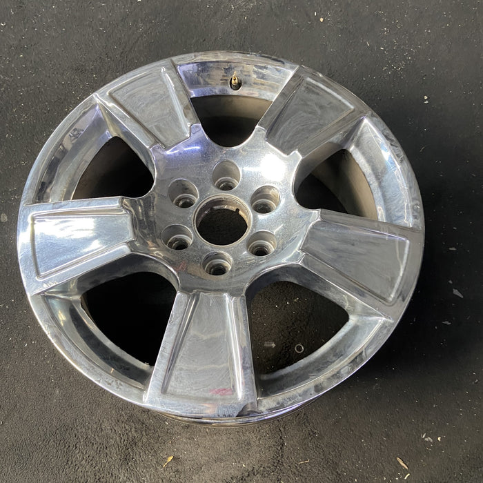 20" AVALANCHE 1500 07-11 20x8.5, 5 spoke, exposed lug nuts, raised edge spoke - Close-Up Detail