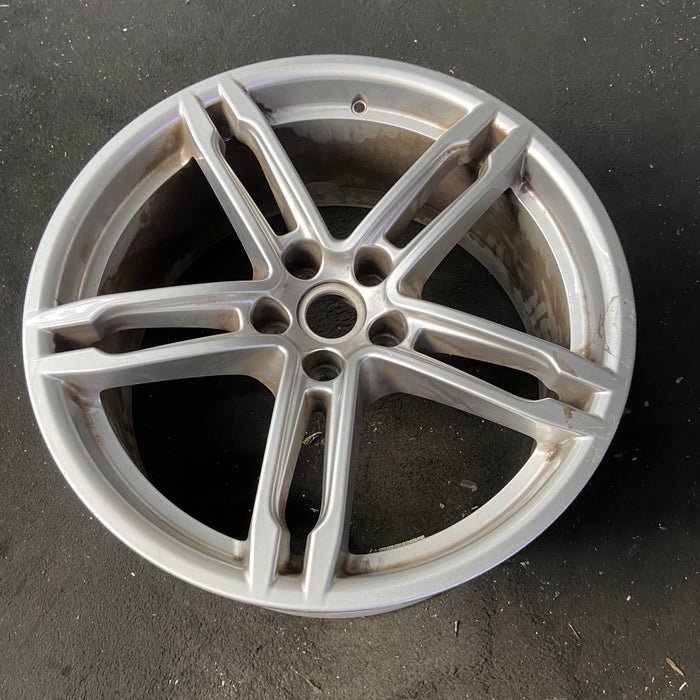 19" PORSCHE MACAN 19 19x8.5 , 5 double spoke Original OEM Wheel Rim - Close-Up Detail