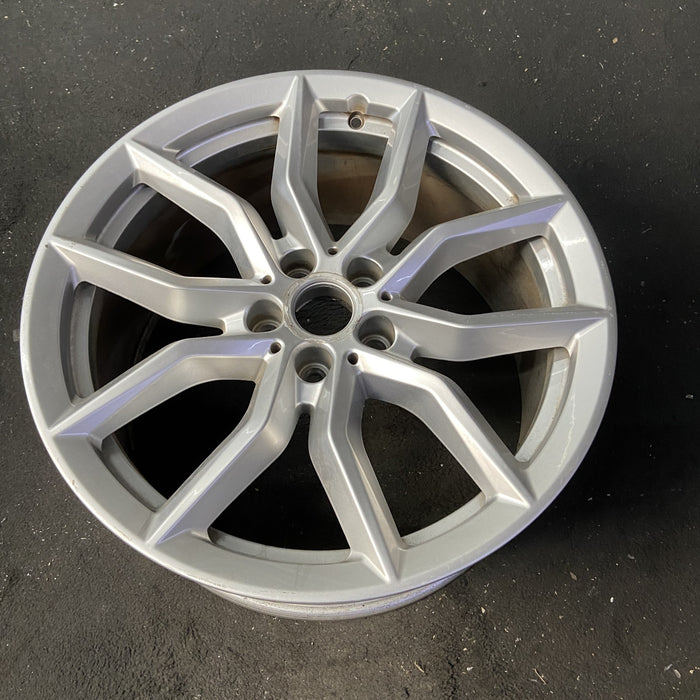19" BMW X5 19-20 19x9, , , silver Original OEM Wheel Rim - Close-Up Detail