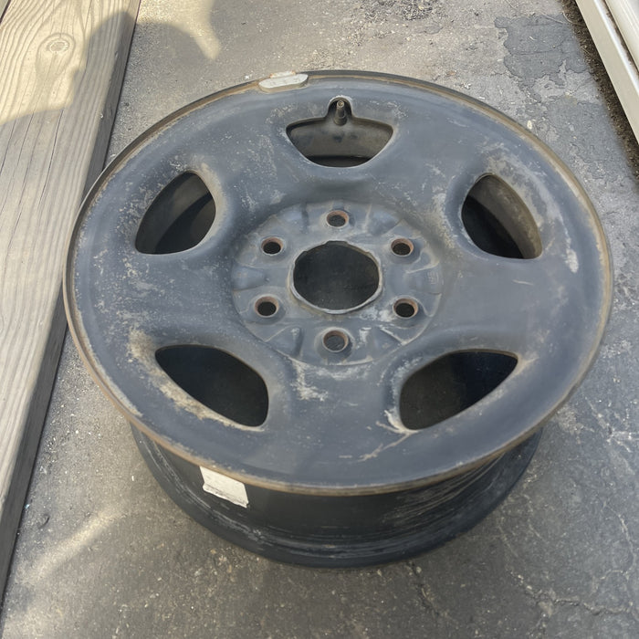 16" ASTRO 03-05 16x6.5 Original OEM Wheel Rim - Close-Up Detail