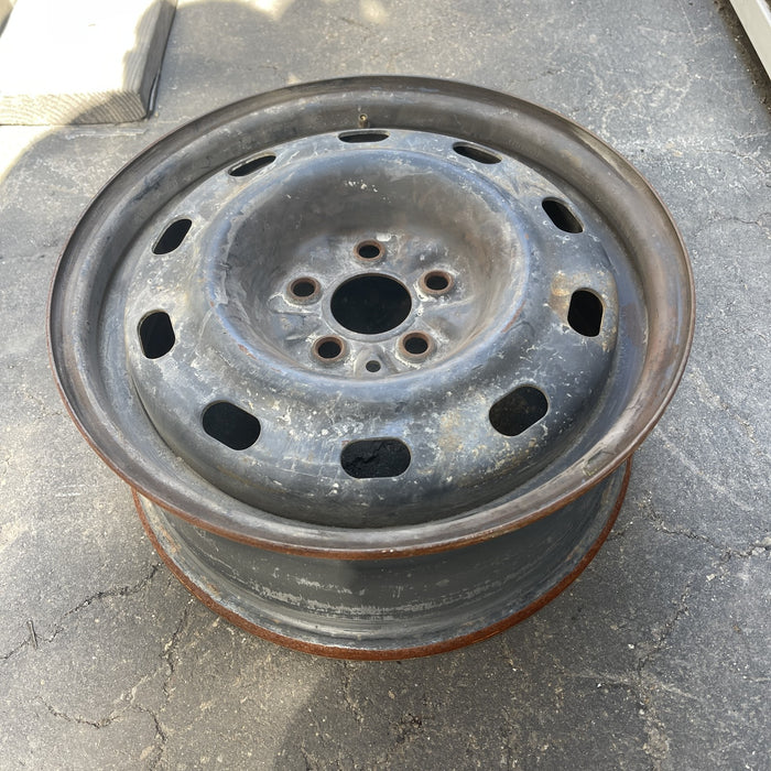15" SEBRING 01-06 Conv, 15x6 Original OEM Wheel Rim - Close-Up Detail